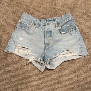 Light Wash Levi’s 501 Denim Shorts size 25
